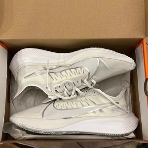 Nike Zoom Gravity Sneakers